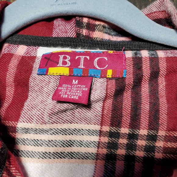 BTC Women's Button Up Hooded Shirt Size Medium Red White Plaid Flannel - Picture 4 of 6